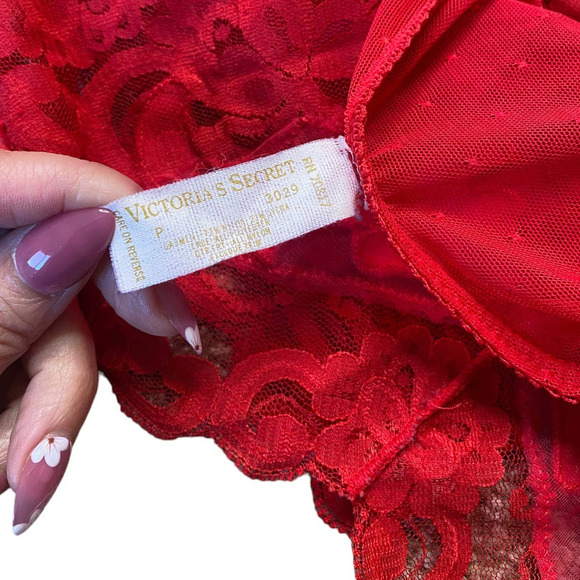 Vintage Victoria's Secret Gold Tag Red Lace Thong Back Teddy Size P - Picture 7 of 7